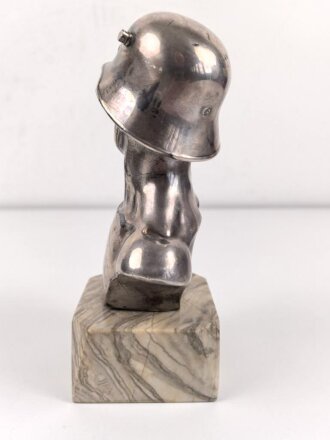 Tischbüste Spritzguß versilbert auf Mormorsockel. " Hochzeitsgeschenk vom UnteroffiziersKorps 11. Komp. I.R. 18". Gesamthöhe 23cm, leider defekt.
