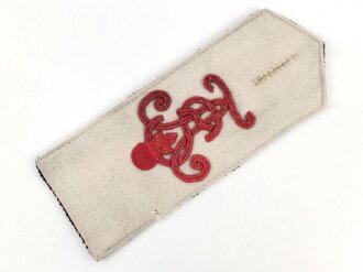 Kaiserreich,  einzelne Schulterklappe für einen Angehörigen der Feldartillerie Schießschule. Lange Ausführung für den Mantel