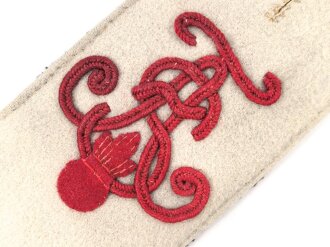Kaiserreich,  einzelne Schulterklappe für einen Angehörigen der Feldartillerie Schießschule. Lange Ausführung für den Mantel