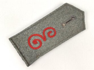 1. Weltkrieg,  einzelne Schulterklappe für einen Angehörigen eines Eisenbahn Regimentes, ohne Nummer