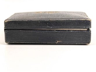 Preußen, Etui zum Kronenorden 3. und 4. Klasse , der Deckel jeweils seitlich leicht verzogen