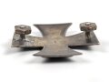 Eisernes Kreuz 1. Klasse 1914 "800" Silber, Varinate mit zwei Gewindestangen und sechskantigen Muttern. Die untere in alter Zeit repariert