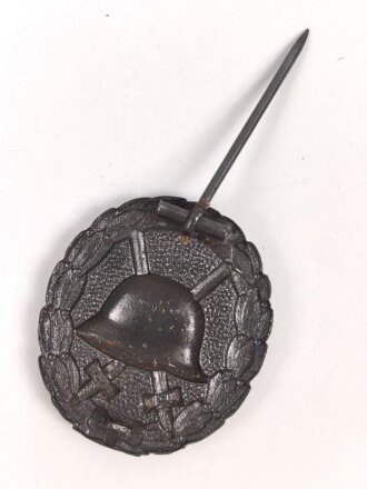 Verwundetenabzeichen silber , aus der Nadel gestempelt " Fried. Sedlatzek Berlin" Magnetisch, sehr guter Zustand