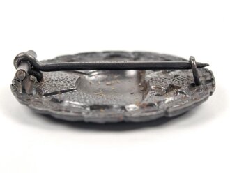 Verwundetenabzeichen silber , aus der Nadel gestempelt " Fried. Sedlatzek Berlin" Magnetisch, sehr guter Zustand
