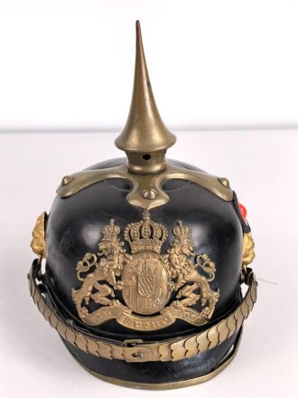 Polizei Bayern, Helm für Angehörige der Gendarmerie um 1920 unter Verwendung eines Korpus einer ehemals Militärhaube. Guter Gesamtzustand, die bayrische Kokarde fehlt.