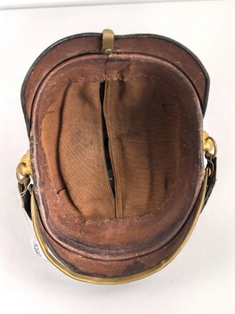 Polizei Bayern, Helm für Angehörige der Gendarmerie um 1920 unter Verwendung eines Korpus einer ehemals Militärhaube. Guter Gesamtzustand, die bayrische Kokarde fehlt.