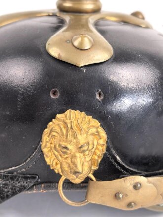 Polizei Bayern, Helm für Angehörige der Gendarmerie um 1920 unter Verwendung eines Korpus einer ehemals Militärhaube. Guter Gesamtzustand, die bayrische Kokarde fehlt.