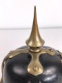 Polizei Bayern, Helm für Angehörige der Gendarmerie um 1920 unter Verwendung eines Korpus einer ehemals Militärhaube. Guter Gesamtzustand, die bayrische Kokarde fehlt.
