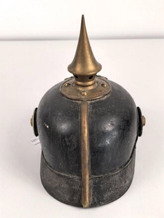 Sachsen, Pickelhaube für Mannschaften der Infanterie. Eigentumstück mit Offiziersmäßigem Innenfutter. Ungereinigtes Stück in gutem Gesamtzustand.