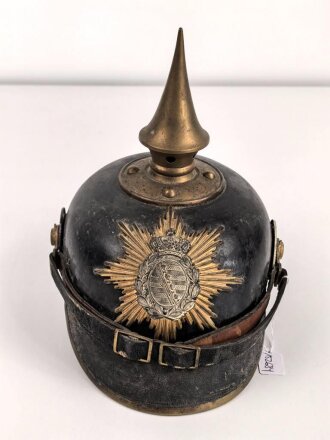 Sachsen, Pickelhaube für Mannschaften der Infanterie. Eigentumstück mit Offiziersmäßigem Innenfutter. Ungereinigtes Stück in gutem Gesamtzustand.