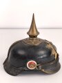 Sachsen, Pickelhaube für Mannschaften der Infanterie. Eigentumstück mit Offiziersmäßigem Innenfutter. Ungereinigtes Stück in gutem Gesamtzustand.