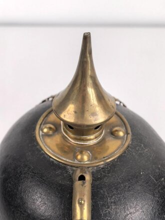 Bayern, Pickelhaube für Mannschaften in einem Landwehr Infanterie Regiment. Unvollständig, das Leder angetrocknet