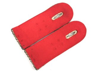 Bayern, Paar Schulterstücke für einen Leutnant, Auflagen fehlen, Unterfutter rot, Länge 11,5cm