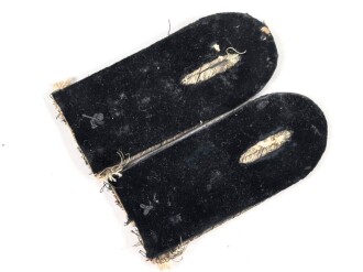 Preußen, Paar Schulterstücke für einen Offizier, die nAuflagen fehlen, Unterfutter schwarzer Samt. Länge 9cm