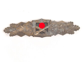 Nahkampfspange in Bronze, Zink, Hersteller JFS, Plättchen und Nadel magnetisch