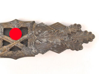 Nahkampfspange in Bronze, Zink, Hersteller JFS, Plättchen und Nadel magnetisch