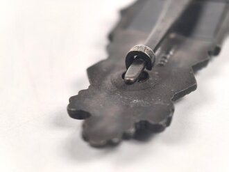 Nahkampfspange in Bronze, Zink, Hersteller JFS, Plättchen und Nadel magnetisch