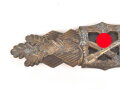 Nahkampfspange in Bronze, Zink, Hersteller JFS, Plättchen und Nadel magnetisch