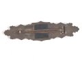 Nahkampfspange in Bronze, Zink, Hersteller JFS, Plättchen und Nadel magnetisch