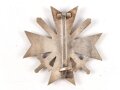 Kriegsverdienstkreuz 1939, 1. Klasse mit Schwertern. Buntmetall, ohne Herstellermarkierung, aber höchstwahrscheinlich Julius Bauer Söhne, Zella-Mehlis