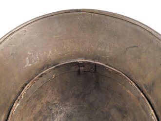 Österreich k.u.k. Stahlhelm in gutem Zustand, Originallack, die Polster vom Innenfutter fehlen.