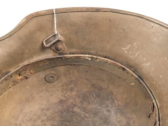 Österreich k.u.k. Stahlhelm in gutem Zustand, Originallack, die Polster vom Innenfutter fehlen.