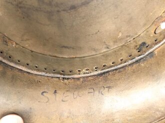 Österreich k.u.k. Stahlhelm in gutem Zustand, Originallack, die Polster vom Innenfutter fehlen.