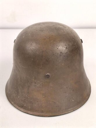 Österreich k.u.k. Stahlhelm in gutem Zustand, Originallack, die Polster vom Innenfutter fehlen.