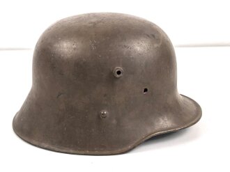 Österreich k.u.k. Stahlhelm in gutem Zustand, Originallack, die Polster vom Innenfutter fehlen.