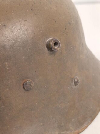 Österreich k.u.k. Stahlhelm in gutem Zustand, Originallack, die Polster vom Innenfutter fehlen.