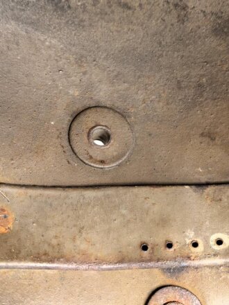 Österreich k.u.k. Stahlhelm in gutem Zustand, Originallack, die Polster vom Innenfutter fehlen.