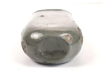 Österreich k.u.k. , emaillierte Feldflasche mit Trinkbecher datiert 1916.