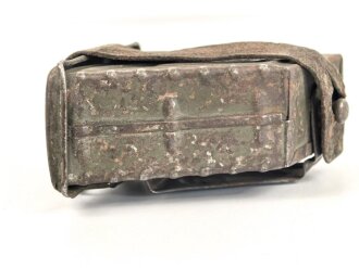 Österreich 1.Weltkrieg, Patronentasche für M95 Gewehr aus Blech, Originallack, ungereinigtes Stück