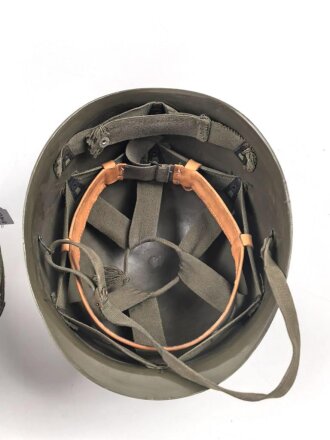 Niederlande, Stahlhelm Baumuster M1 mit Tarnbezug . Gebraucht, guter Gesamtzustand