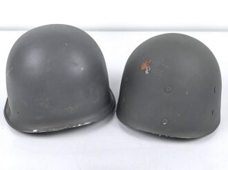 Österreich, Stahlhelm nach Muster M1. Hersteller U.SCH. 65 für "Ulbrichts Witwe, Schwanested" 1965. Originallack