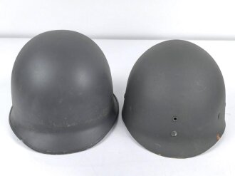 Österreich, Stahlhelm nach Muster M1. Hersteller U.SCH. 65 für "Ulbrichts Witwe, Schwanested" 1965. Originallack