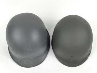 Österreich, Stahlhelm nach Muster M1. Hersteller U.SCH. 65 für "Ulbrichts Witwe, Schwanested" 1965. Originallack