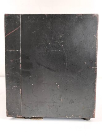 30 Watt Sender a datiert 1943 ( Panzerfunk ) Originallack, ein Umschalter in Auflösung begriffen, sonst guter Zustand. Funktion nicht geprüft