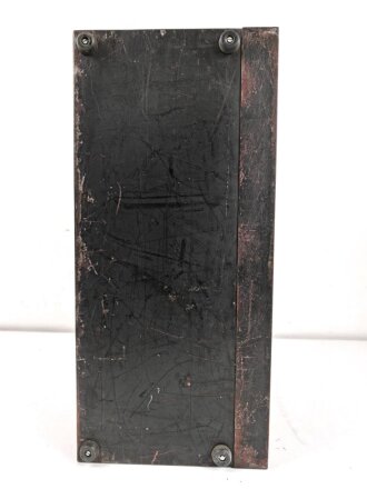 30 Watt Sender a datiert 1943 ( Panzerfunk ) Originallack, ein Umschalter in Auflösung begriffen, sonst guter Zustand. Funktion nicht geprüft