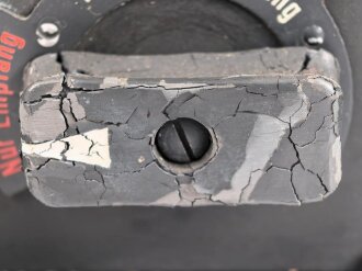 30 Watt Sender a datiert 1943 ( Panzerfunk ) Originallack, ein Umschalter in Auflösung begriffen, sonst guter Zustand. Funktion nicht geprüft