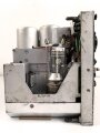 30 Watt Sender a datiert 1943 ( Panzerfunk ) Originallack, ein Umschalter in Auflösung begriffen, sonst guter Zustand. Funktion nicht geprüft