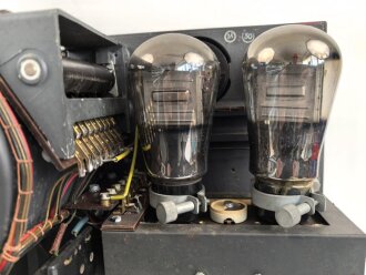 5 Watt Sender Cäsar ( 5.W.S.c) Wehrmacht. Originallack, Funktion nicht geprüft. Seltenes Gerät