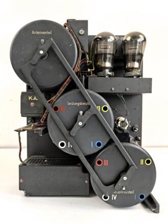 5 Watt Sender Cäsar ( 5.W.S.c) Wehrmacht. Originallack, Funktion nicht geprüft. Seltenes Gerät