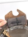 Portugal, Stahlhelm Modell 1940 in gutem Zustand. Originallack ?, ehemals britischer Kinnriemen