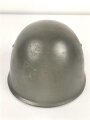 Portugal, Stahlhelm Modell 1940 in gutem Zustand. Originallack ?, ehemals britischer Kinnriemen