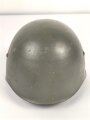 Portugal, Stahlhelm Modell 1940 in gutem Zustand. Originallack ?, ehemals britischer Kinnriemen