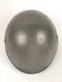 Portugal, Stahlhelm Modell 1940 in gutem Zustand. Originallack ?, ehemals britischer Kinnriemen