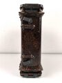 Handladesatz a für Feldfunkgeräte der Wehrmacht. Datiert 1944, wohl selten oder nie benutztes Gerät, das Generatorgehäuse gequollen ( Zink )