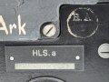 Handladesatz a für Feldfunkgeräte der Wehrmacht. Datiert 1944, wohl selten oder nie benutztes Gerät, das Generatorgehäuse gequollen ( Zink )