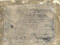 Teil einer FLAK Bedieneinheit der Wehrmacht. Originallack, von der tschechischen Armee nach dem Krieg überlackiert und mit neuer Beschriftung versehen. Ungereinigtes Stück